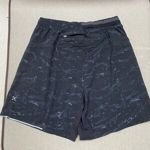 Lululemon Men’s Black Subtle Camo Athletic Shorts 7” Inseam SX70317